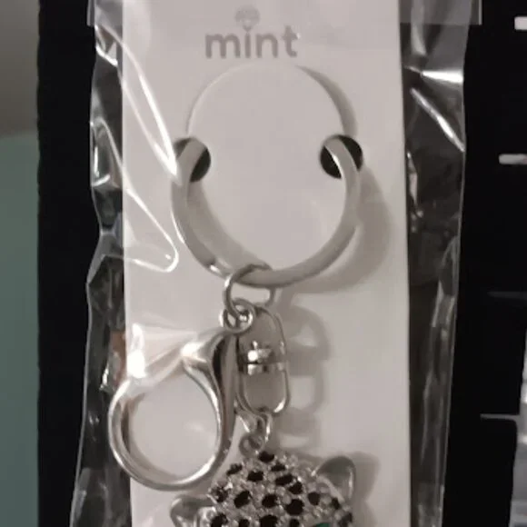 MINT Cheetah Silver Black Enamel Green & Clear Crystals Purse Charm Key Chain - Picture 4 of 7